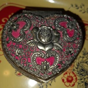 Elegant Silver and Pink Heart-Shaped Jewelry Box